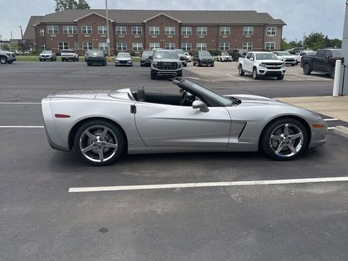 Used 2007 Chevrolet Corvette Convertible w/ Preferred Equipment Group RWD image 5