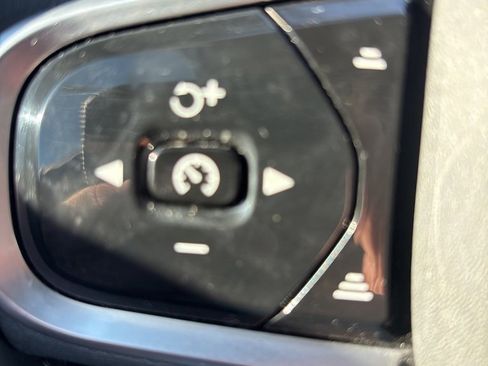 Certified 2022 Volvo XC90 T8 Inscription Expression w/ Climate Package image 19