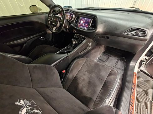 Used 2018 Dodge Challenger R/T Scat Pack w/ Leather Interior Group RWD image 25