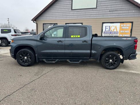 Used 2020 Chevrolet Silverado 1500 Custom w/ Custom Value Package image 8