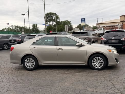 Used 2014 Toyota Camry LE FWD image 17