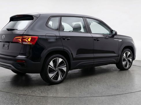 Used 2025 Volkswagen Taos SE AWD/4WD image 9