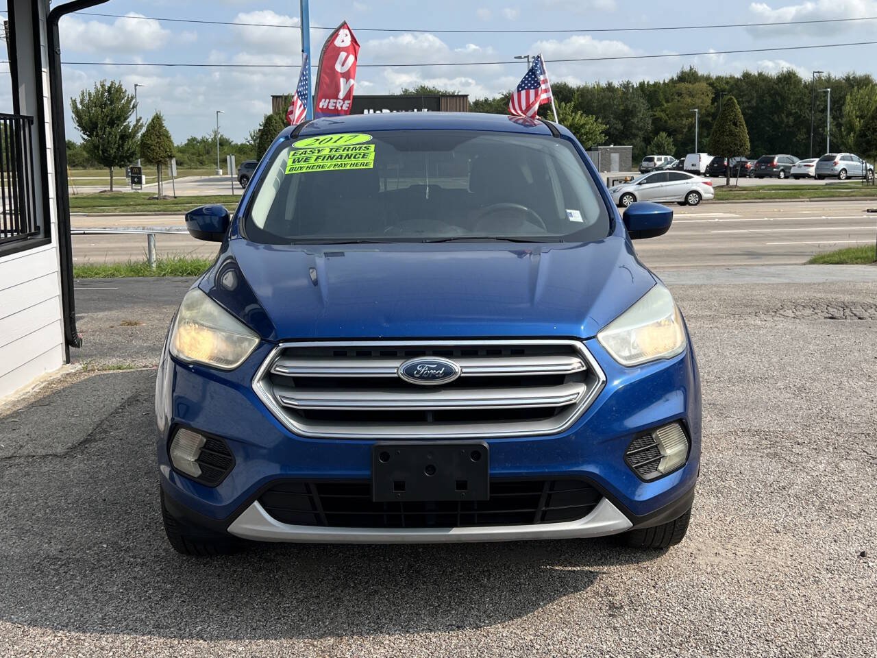 Used 2017 Ford Escape SE FWD image 2