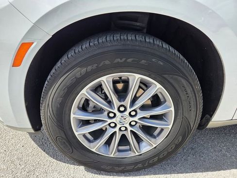 Used 2024 Buick Enclave Essence FWD image 7