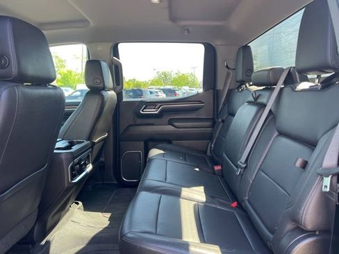 Used 2022 GMC Sierra 1500 SLT w/ SLT Premium Package AWD/4WD image 16