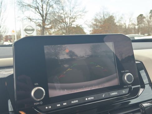 Certified 2022 Nissan Pathfinder SV w/ SV Premium Package image 25