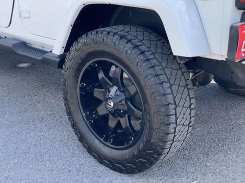 Used 2016 Jeep Wrangler Unlimited Sahara w/ Connectivity Group AWD/4WD image 43