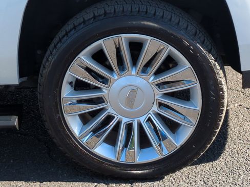 Used 2019 Cadillac Escalade ESV Platinum image 26