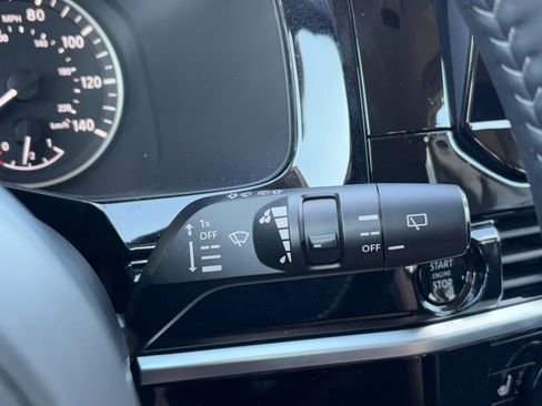 Used 2025 Nissan Pathfinder SV image 16