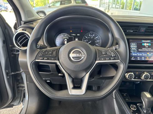 Used 2023 Nissan Kicks SV FWD image 9