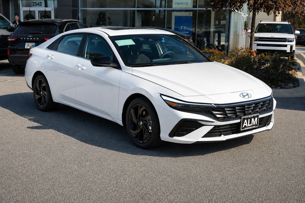 New 2026 Hyundai Elantra SEL Sport FWD image 3