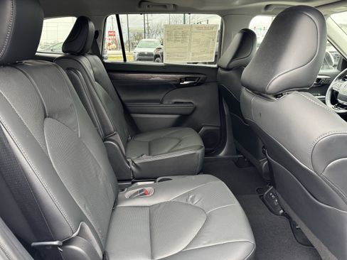 Used 2021 Toyota Highlander Limited image 40