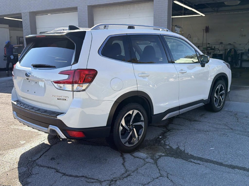 Used 2024 Subaru Forester Touring w/ POP Package 3 AWD/4WD image 5