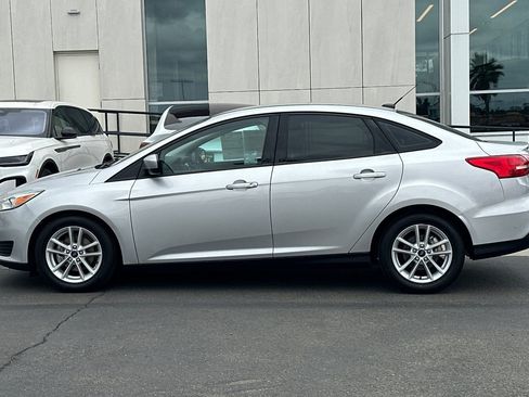 Certified 2018 Ford Focus SE FWD image 6