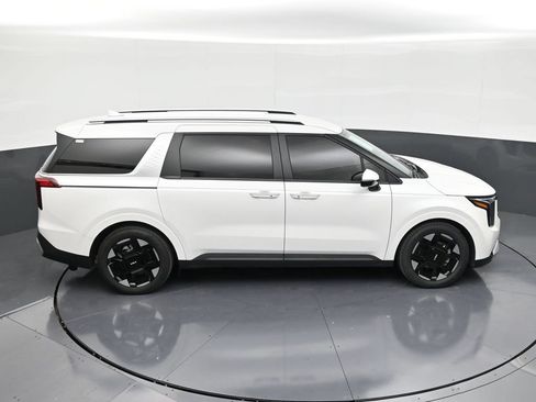 Used 2025 Kia Carnival EX FWD image 17