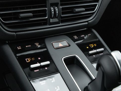 Certified 2026 Porsche Macan AWD/4WD image 25