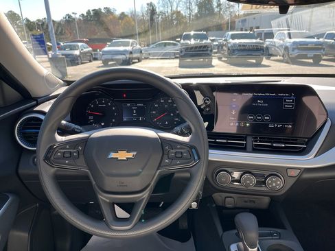 New 2026 Chevrolet Trax LS image 10