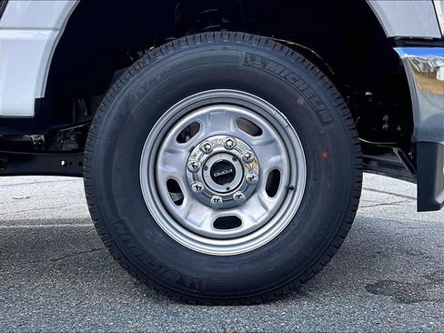 New 2026 Ford F250 XL w/ XL Chrome Package image 12