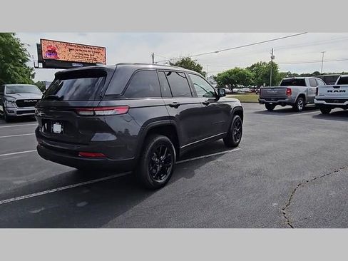 New 2025 Jeep Grand Cherokee Altitude image 35
