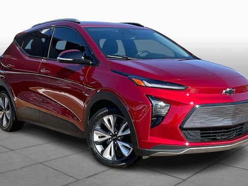 Certified 2023 Chevrolet Bolt EUV LT w/ Convenience Package image 4