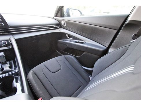 Used 2025 Hyundai Elantra Hybrid FWD image 12
