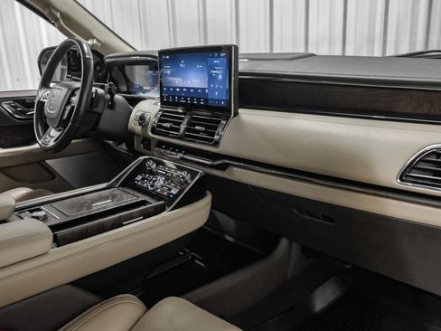 Used 2022 Lincoln Navigator L Reserve AWD/4WD image 12