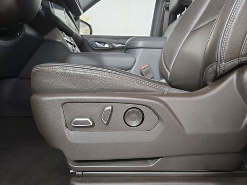 Used 2022 GMC Yukon XL Denali w/ Denali Premium Package image 33