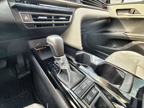Used 2025 Toyota Camry XLE FWD image 20
