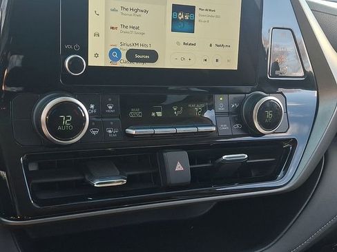 Used 2024 Toyota Highlander LE image 15