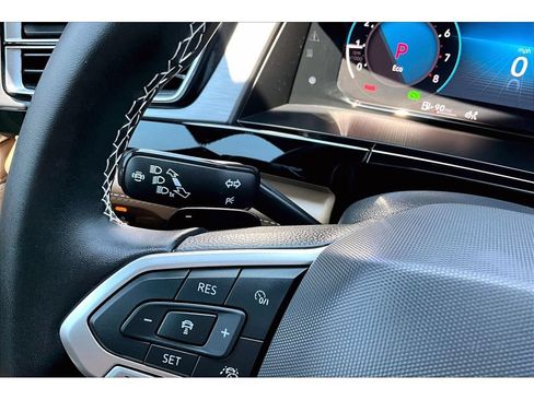 Used 2024 Volkswagen Atlas Cross Sport SE FWD image 20