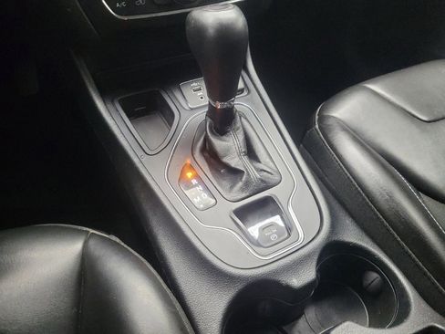 Used 2020 Jeep Cherokee Latitude Plus FWD image 26