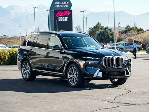 Used 2026 BMW X7 xDrive40i w/ Premium Package image 3