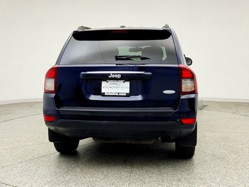 Used 2017 Jeep Compass Latitude FWD image 6