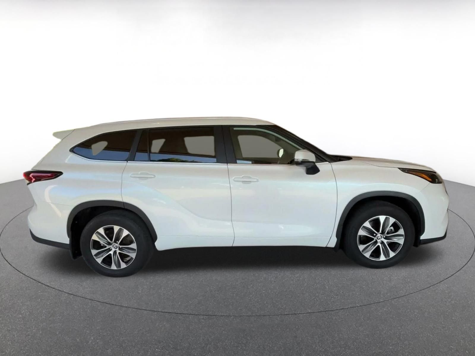 Used 2026 Toyota Highlander XLE AWD/4WD image 15