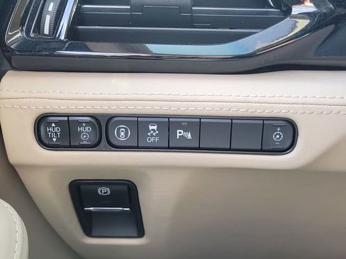 Used 2023 Acura MDX SH-AWD w/ Advance Package image 30