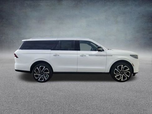 New 2026 Lincoln Navigator L Reserve image 8