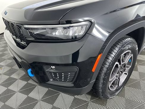Certified 2023 Jeep Grand Cherokee Trailhawk w/ Advanced Protech Group II AWD/4WD image 29