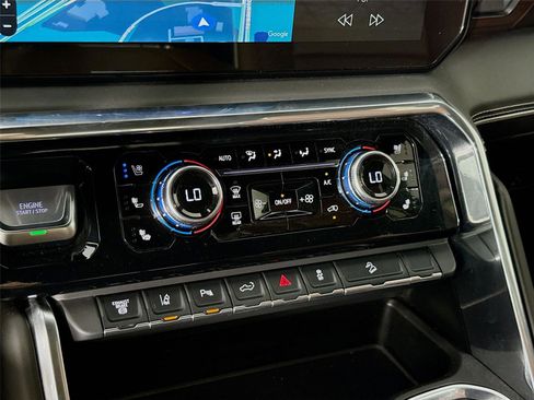 Used 2024 GMC Sierra 2500 Denali Ultimate AWD/4WD image 13