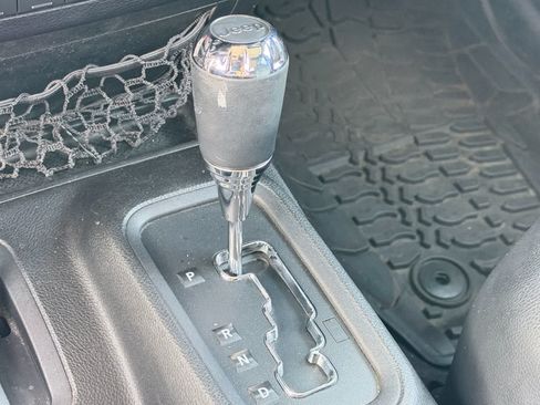 Used 2013 Jeep Wrangler Sport AWD/4WD image 13