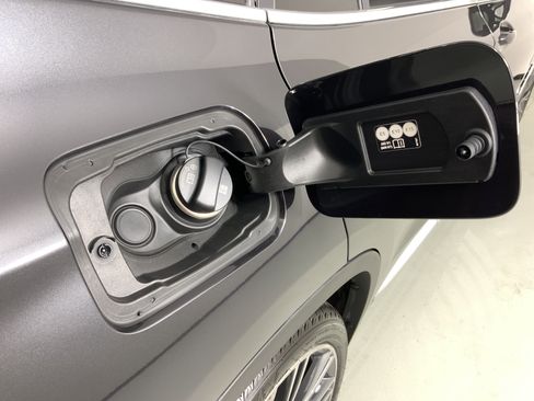 Used 2024 BMW X3 xDrive30i w/ Convenience Package w/ZPA image 4