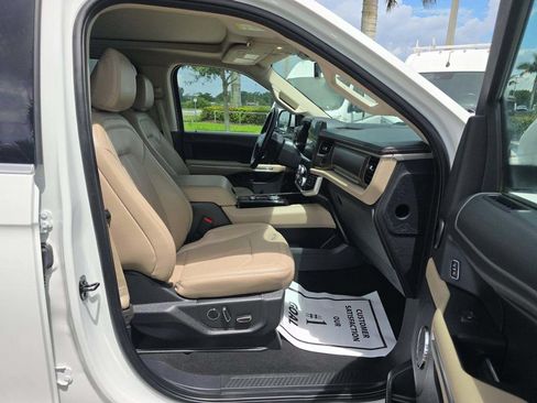 Used 2024 Ford Expedition Limited AWD/4WD image 9