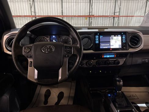 Used 2016 Toyota Tacoma Limited w/ Towing Package image 23
