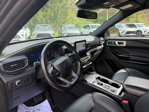 Used 2022 Ford Explorer ST w/ ST Street Pack AWD/4WD image 31