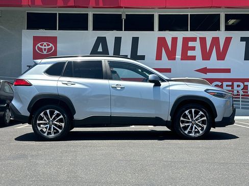 Used 2024 Toyota Corolla Cross XLE FWD image 6