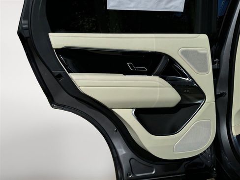 New 2025 Land Rover Range Rover SE image 12