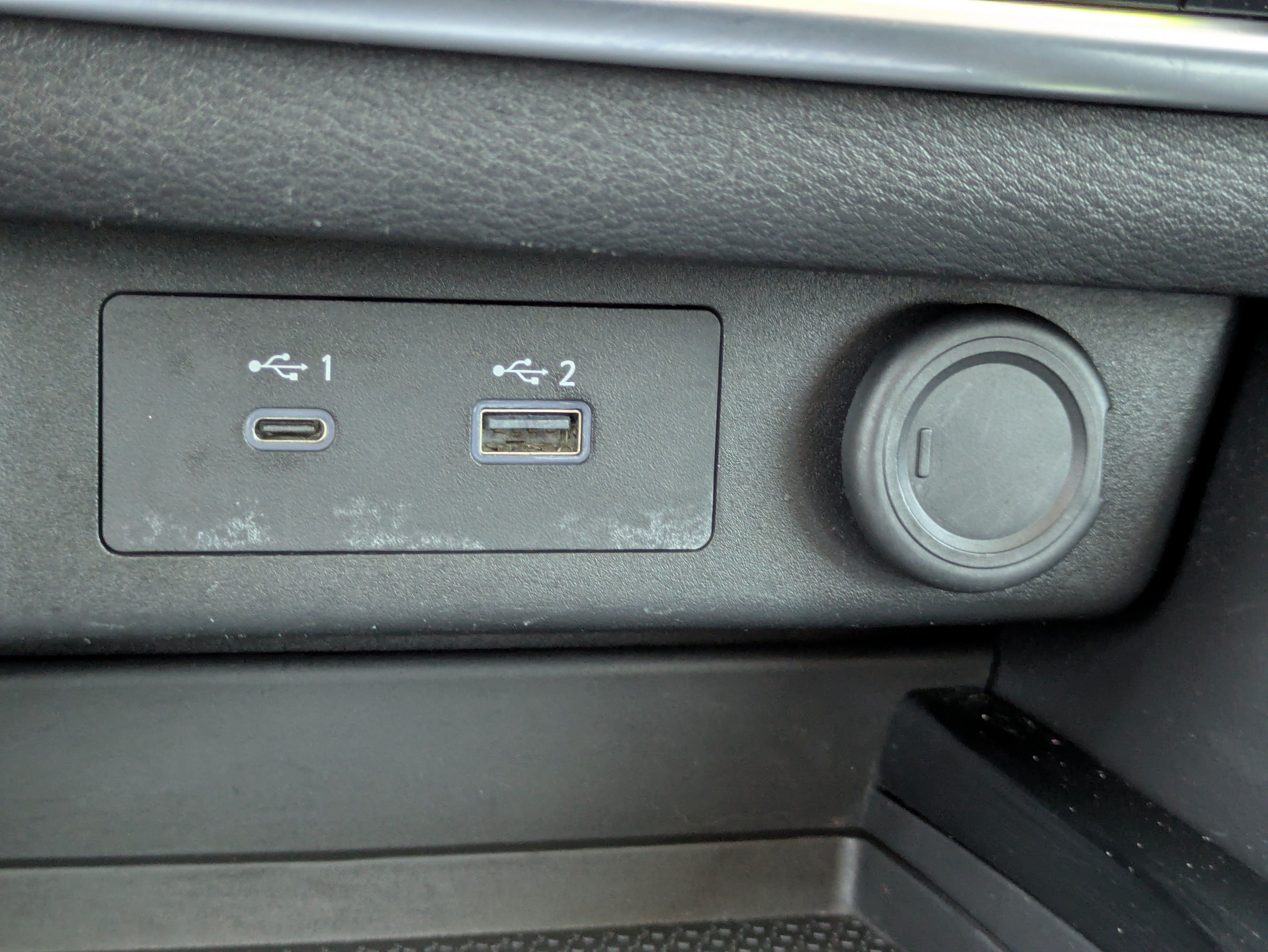 Used 2023 Nissan Rogue SV FWD image 25
