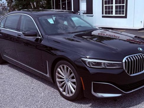 Used 2022 BMW 740i RWD image 2