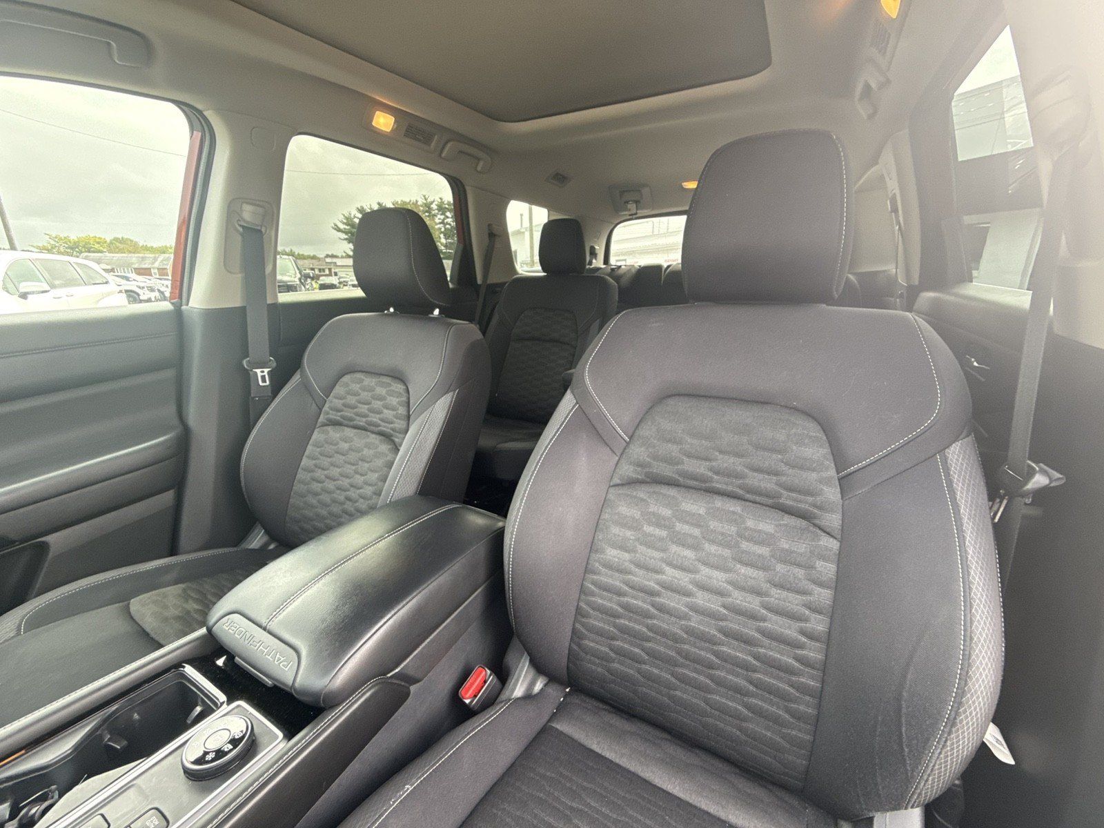 Used 2022 Nissan Pathfinder SV w/ SV Premium Package AWD/4WD image 10
