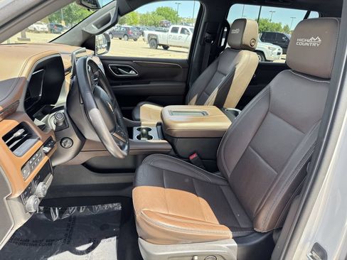 Used 2022 Chevrolet Suburban High Country AWD/4WD image 17