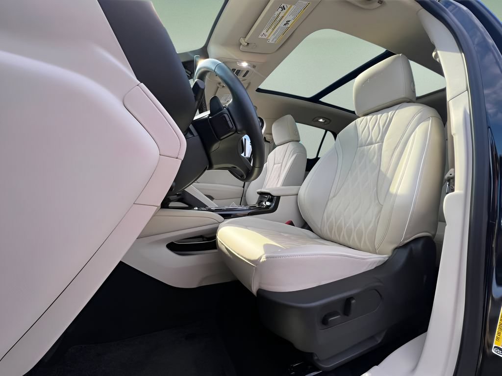Used 2023 Buick Envision Avenir AWD/4WD image 10
